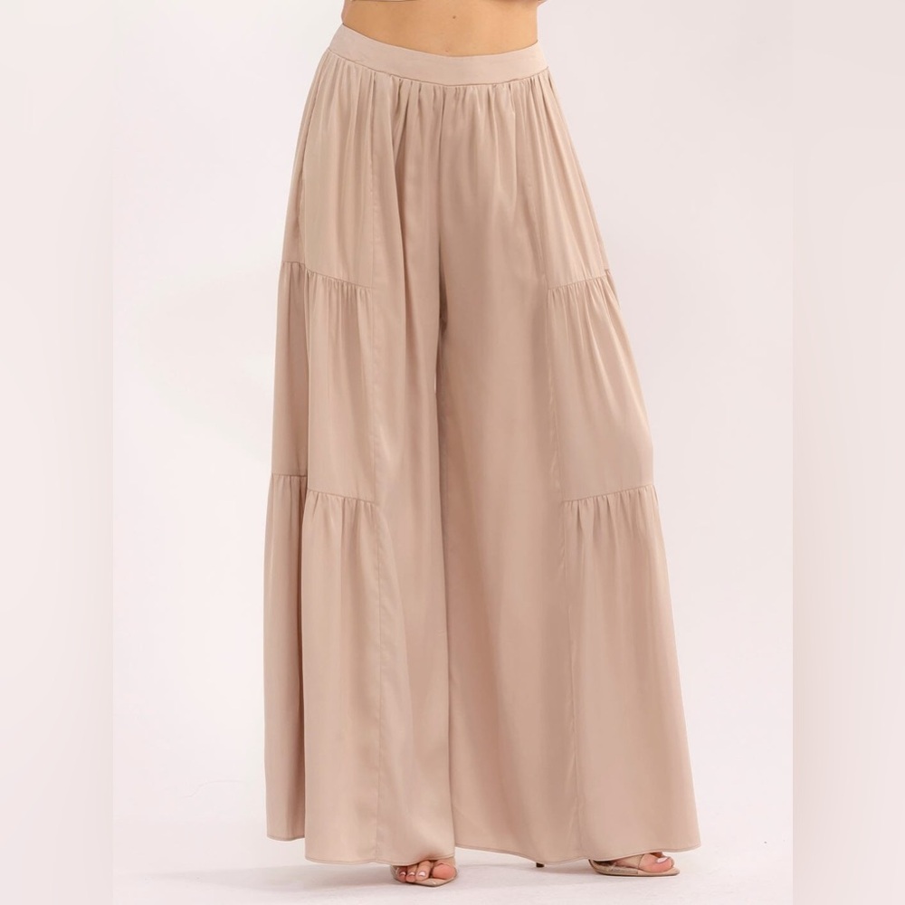 P68. Flowy Wide-Leg Tiered Pants - Beige